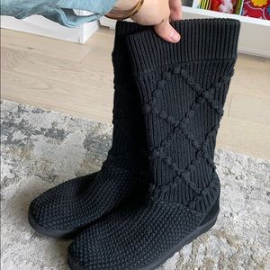 Black cable knit uggs